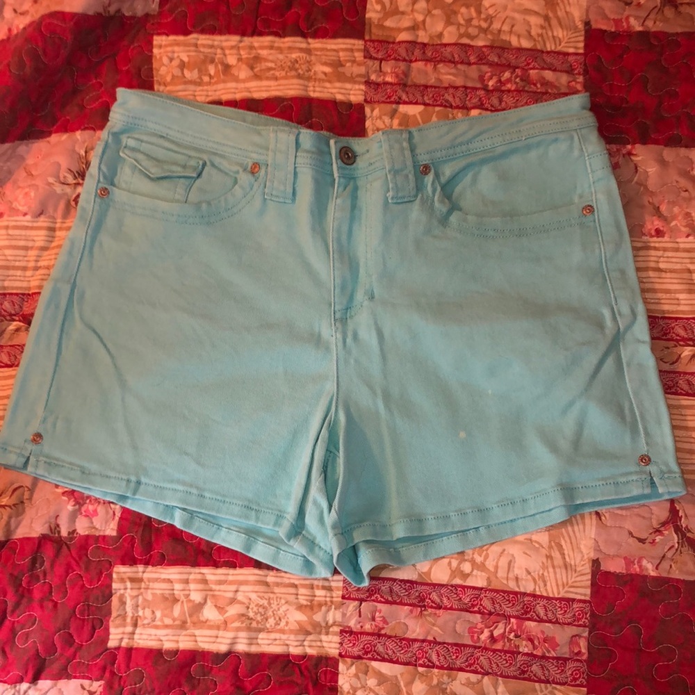 Women’s High-rise Shorts in Light Teal
